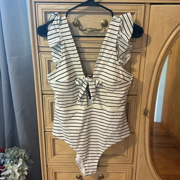 Cupshe White and Black Stripe Ruffle One Piece Swimsuit - Picture 4 of 15